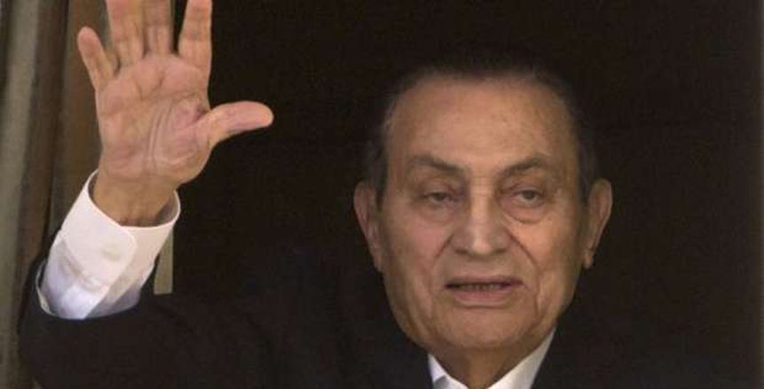 معوض وسليمان ورئيس سموحة ينعون مبارك: عاش لوطنه متظللا بالحكمة