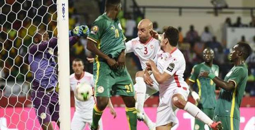 بالصورة| حارس السنغال يفوز بجائزة أفضل لاعب في مباراة السنغال وتونس
