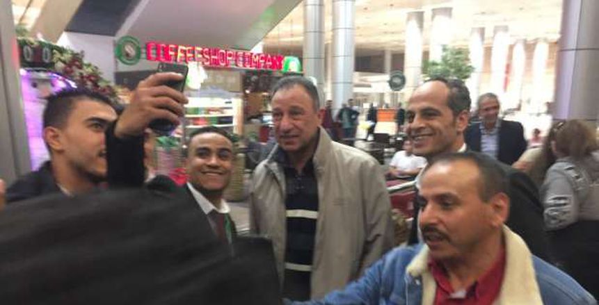مطار القاهرة الدولي يستقبل الخطيب عائدا من رحلة علاجية بفرنسا