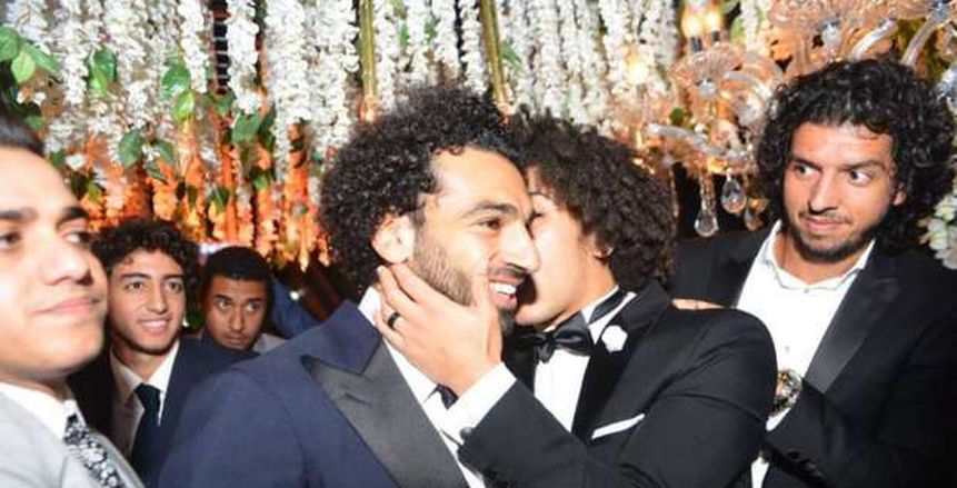بالفيديو| محمد صلاح يشعل حفل زفاف حسين السيد