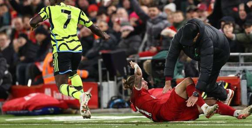 سقوط طريف ليورجن كلوب بعد اصطدامه بتسميكاس في مباراة ليفربول وآرسنال «فيديو»