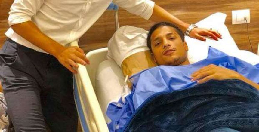 لاعب إنبي يزور قائد المصري بعد إجرائه جراحة الصليبي