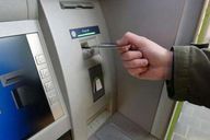 ماكينات ATM.. تعبيرية