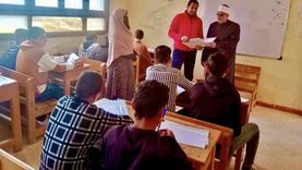 طلاب الشهادة الابتدائية والإعدادية الأزهرية يؤدون امتحان اللغة العربية اليوم