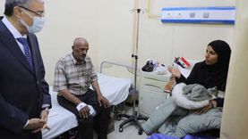 محافظ المنيا يتفقد مصابي غزة في المستشفى الجامعي: نقدم كل الدعم لهم