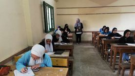 «التعليم» تكشف موقف طالبات الجيزة غير المتمكنات من أداء الامتحان