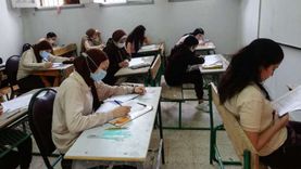 طلاب الشهادة الإعدادية يؤدون امتحان الجبر والإحصاء بالقاهرة