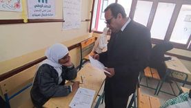 محافظ شمال سيناء يتفقد لجان امتحانات الشهادة الإعدادية في الشيخ زويد