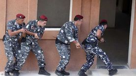 مسلح يحتجز رهائن ببنك لبناني ويهدد بقتل الجميع: «عايز فلوسي» (فيديو)