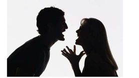 «دلال» في دعوى طلاق للضرر: «سرق دهبي وشككني في صحابي»