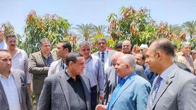وزير الري يتفقد عددا من مزارع إدكو ورشيد في محافظة البحيرة