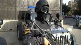 ضبط 5 مواطنين بالقاهرة والجيزة بتهمة الاتجار في الأسلحة والمخدرات