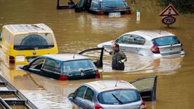العالم تحت رحمة الفيضانات.. سقوط ضحايا وغرق منازل وخسائر في 4 دول عربية