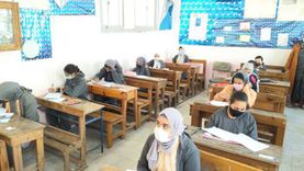 طلاب «أولى ثانوي» يستأنفون اليوم امتحانات الترم الأول بالإنجليزي