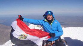 15 يوما من أجل القمة.. منال أول مصرية تصعد أعلى «إفرست»: الحلم يكمل بالـ7 جبال
