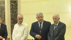 «مدبولي» وعدد من الوزراء يقدمون واجب العزاء لـ طارق شوقي في وفاة زوجته