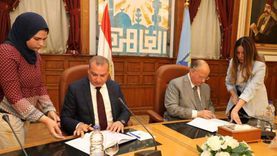 محافظ القاهرة يوقع اتفاقية لإدارة 42 عمارة سكنية بمشروع الخيالة