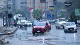 محافظة الجيزة تدفع بمعداتها لشفط مياه الأمطار لمواجهة الطقس السيئ