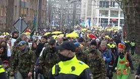 احتجاجات تعم شوارع أمستردام رفضا لقيود مكافحة كورونا «فيديو»