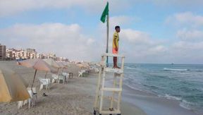 رفع الرايات الخضراء على شواطئ الإسكندرية