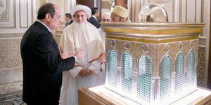 الرئيس وسلطان البهرة يفتتحان مسجد السيدة زينب بعد تطويره: الله أكرمنا بزيارة آل البيت