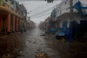 جانب من الأضرار التي خلفها الإعصار بيريل