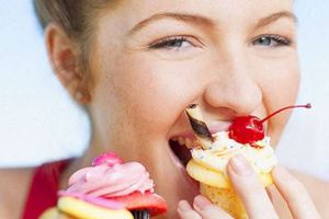 3 طرق للإقلاع عن تناول الحلويات بشراهة منعا للإصابة بالسكري