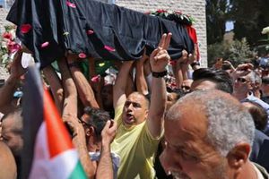 خروج جثمان شيرين ابو عاقلة من المستشفى الفرنسى بالقدس وسط اشتباكات مع قوات الاحتلال الاسرائيلى