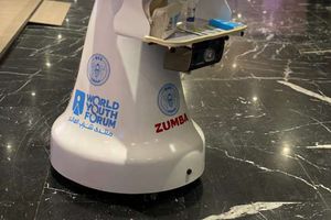 استخدام تكنولوجيا التأمين الطبي في منتدى شباب العالم: روبوتات للتعقيم