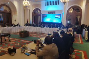 أعضاء لجنة المسار الدستورى الليبى خلال اجتماعهم فى القاهرة برعاية الأمم المتحدة
