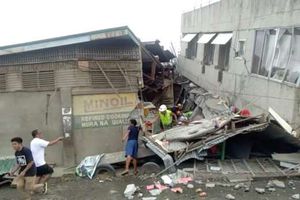 آثار الدمار التي سببها زلزال سابق في الفلبين
