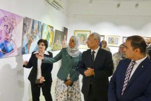 رئيس جامعة المنيا يفتتح معرض "ابداعات فنية 24"