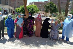 عدد من المتعافين يغادرون مستشفى حميات بنى سويف