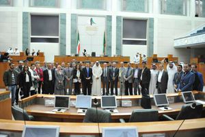 الوفود الاعلامية المشاركة بتغطية الانتخابات الكويتية تزور مبنى مجلس الامة