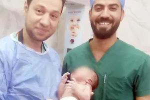 سيدة دخلت المستشفى بسبب آلام المعدة خرجت بمولود.. إيه اللي حصل؟