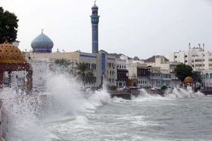 تقرير يتناول الدعاء لأهل عمان بسبب اعصار شاهين