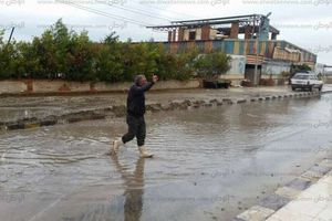 رئيس مدينة مصيف بلطيم يتراس حملة لشفط مياه الامطار