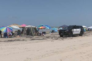 الشرطة الأمريكية في شواطئ تكساس