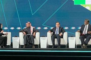 وزير البترول: يؤكد على أهمية تواصل الحوار ودعم التعاون المشترك بين الدول التعدينية للإصلاح والانطلاق بقطاع التعدين