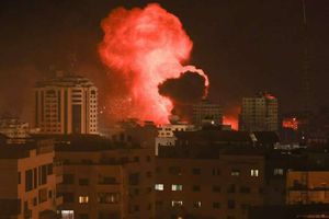 غزة تحت القصف لليوم الخامس