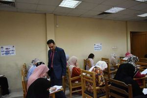 متابعة الإمتحانات بجامعة القاهرة