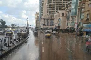 سقوط أمطار غزيرة على الإسكندرية اليوم