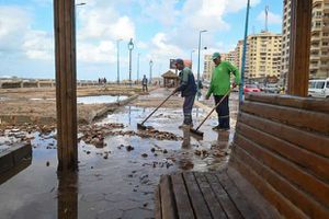 أضرار ارتفاع موج البحر على كورنيش الإسكندرية