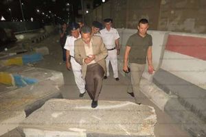مدير أمن الإسماعيلية يترأس حملة رفع الستائر الخرسانية بمحيط شارع مديرية الأمن