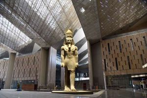 تمثال الملك رمسيس الثاني في المتحف المصري الكبير