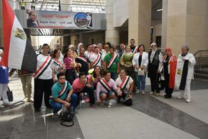 مجموعة طموحة من أصحاب الهمم وذويهم  ومسئولي "مبادرة مصر تستطيع" في زيارة  للقطار الكهربائي الخفيف LRT