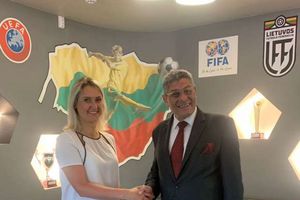 باسم حلقة يلتقي سكرتيرعام اتحاد لتوانيا لكرة القدم لبحث التعاون الرياض