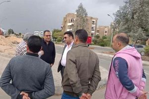 قيادات الإسكان يتفقدون مشروعات للكهرباء بمدينة العبور