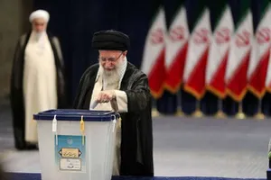 خامنئي يدلي بصوته في الانتخابات الرئاسية الإيرانية