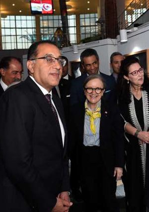 رئيس الزراء معرض فنون الخط تونس دمسرح الاوبرا